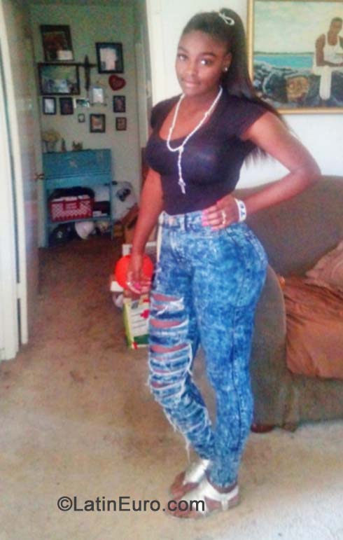 Date this tall United States girl Hazal from Houston US15198