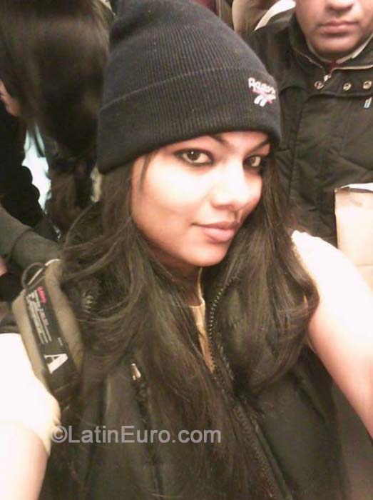 Date this sensual India girl Priya from Pune IN257