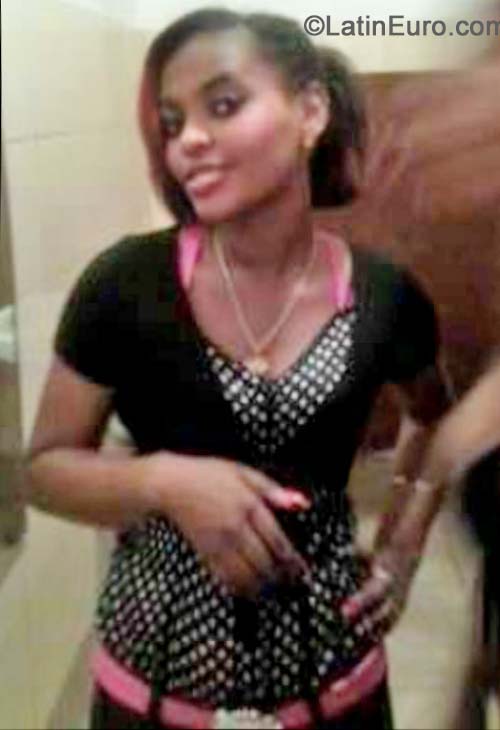 Date this happy Dominican Republic girl Rayis from San Cristobal DO19543
