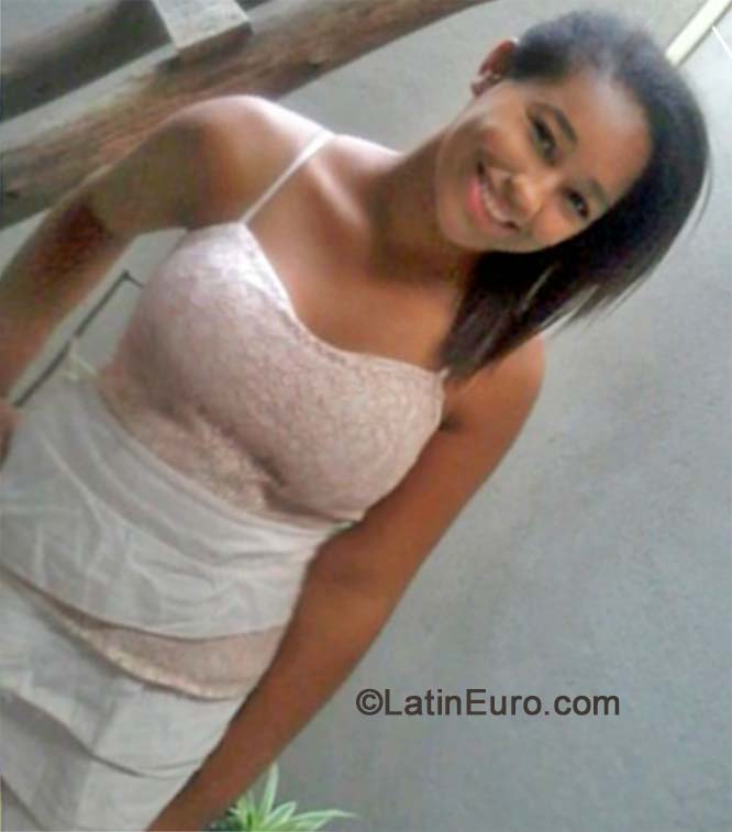 Date this delightful Brazil girl Laiza from linhares BR8912