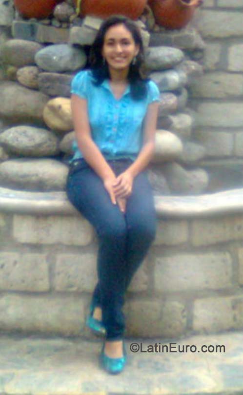 Date this charming Honduras girl Andrea from Tegucigalpa HN1132