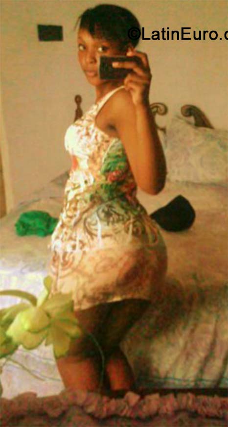 Date this attractive Jamaica girl Dee from Clarendon JM1786