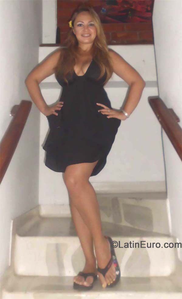 Date this voluptuous Colombia girl Deyanira from Cucuta CO15811