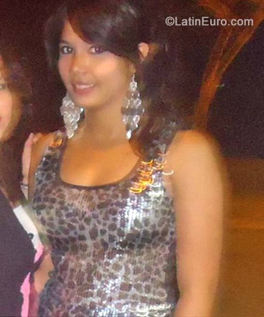 Date this tall Honduras girl Roxana from Comayagua HN1217