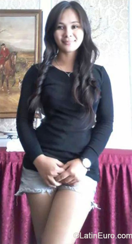 Date this good-looking Hong Kong girl Winnie from Hong Kong HK11