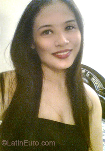 Date this foxy Philippines girl Vivien from Iloilo City PH675