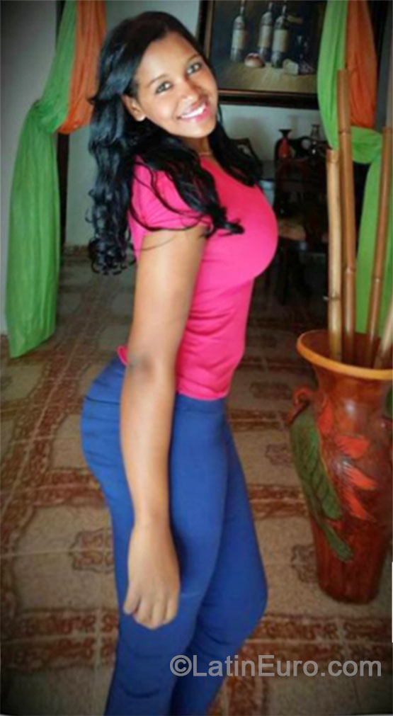 Date this tall Dominican Republic girl Lesly from Santo Domingo DO19877