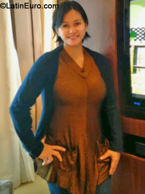 Date this sultry Philippines girl Jenny from Manila PH676