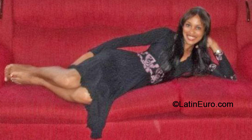 Date this good-looking Brazil girl Fernanda from Rio de Janeiro BR8965