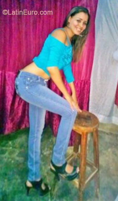 Date this voluptuous Dominican Republic girl Princes0925live from Santiago DO19892