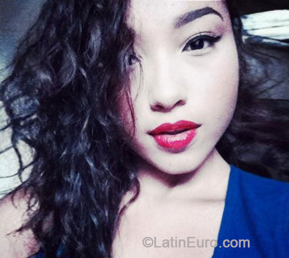 Date this hot Colombia girl Zara from Cali CO15955