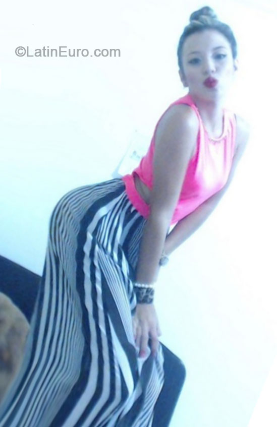 Date this hard body Colombia girl Sofia from Medellin CO15970