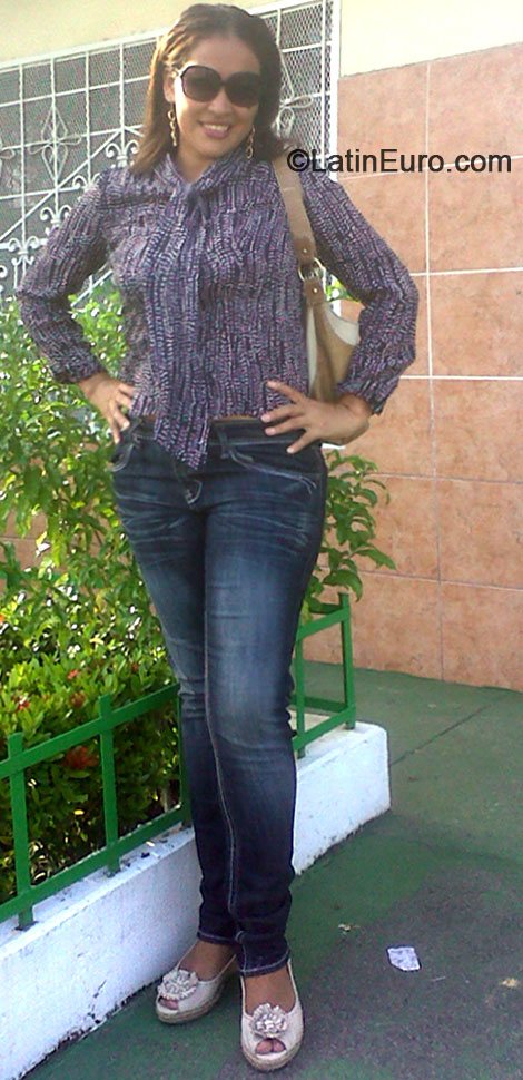 Date this attractive Honduras girl Reyna from La Ceiba HN1199