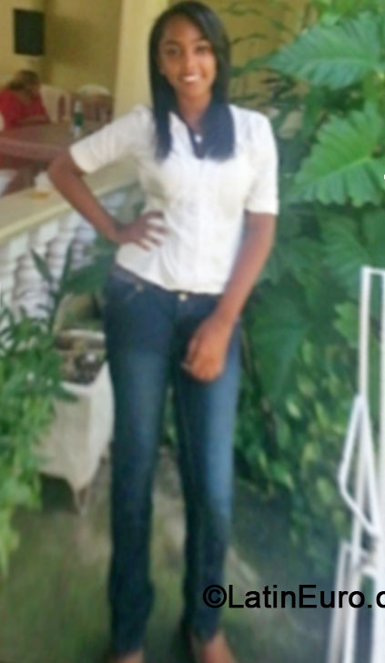 Date this athletic Dominican Republic girl Ana hernandez from Santiago DO23111