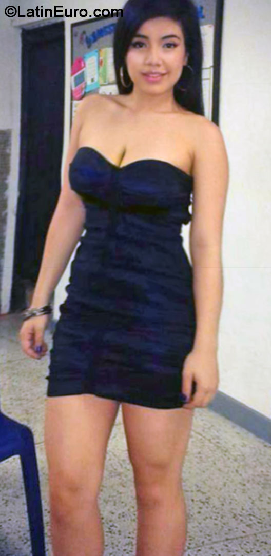 Date this georgeous Colombia girl Natalia from Armenia CO16134