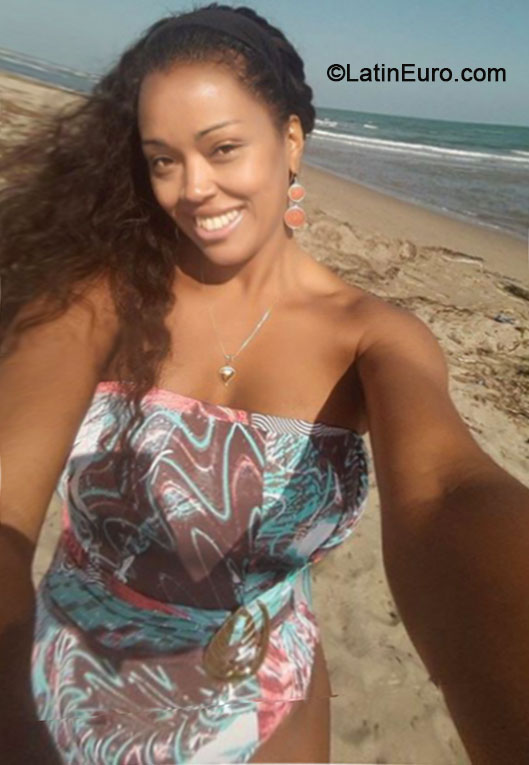 Date this fun Brazil girl Dywa from Rio de Janeiro BR9227