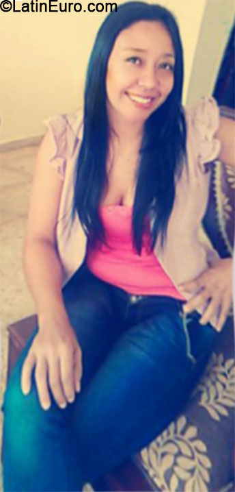Date this attractive Dominican Republic girl Altagracia from Santo Domingo DO20077