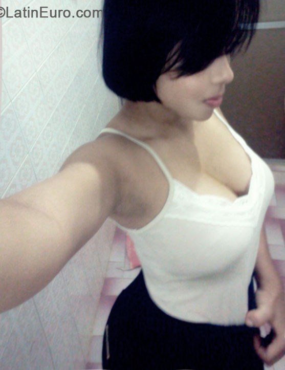 Date this good-looking Brazil girl Camila from Goval BR9061