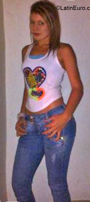 Date this stunning Colombia girl Maryuri from Cali CO16334