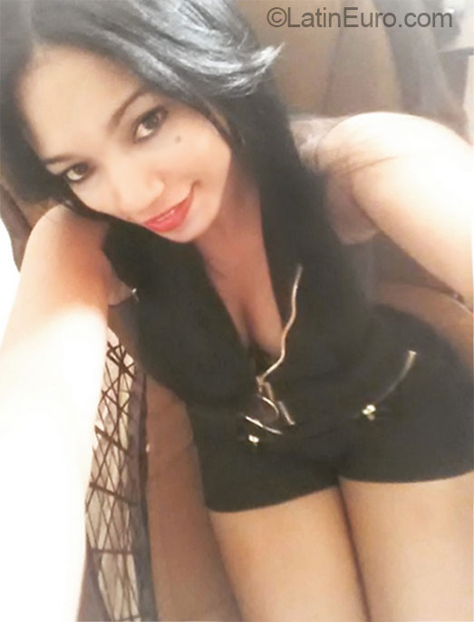 Date this funny Dominican Republic girl Greily from Santiago DO31309