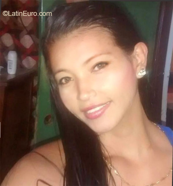 Date this hard body Colombia girl Jenifer from Pereira CO16373