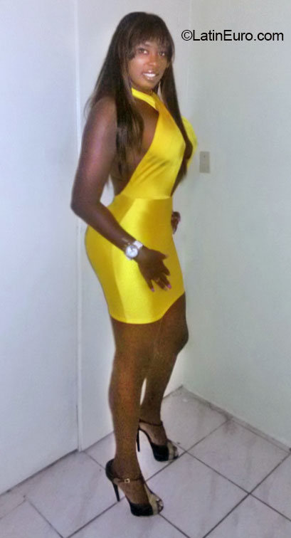 Date this attractive Italy girl Johana from Rome VE3129