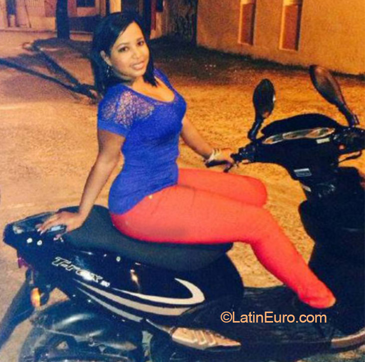 Date this voluptuous Dominican Republic girl Yanara from Higuey DO32738