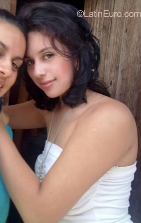 Date this good-looking Honduras girl Crolina from Villanueva HN1221