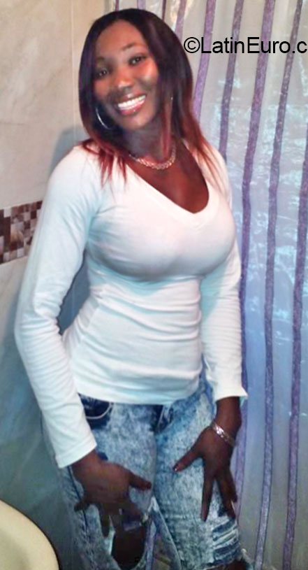 Date this foxy Jamaica girl Kadian from Kingston JM1871