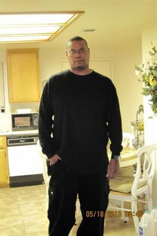 Date this charming United States man Robert from Victorville US15588