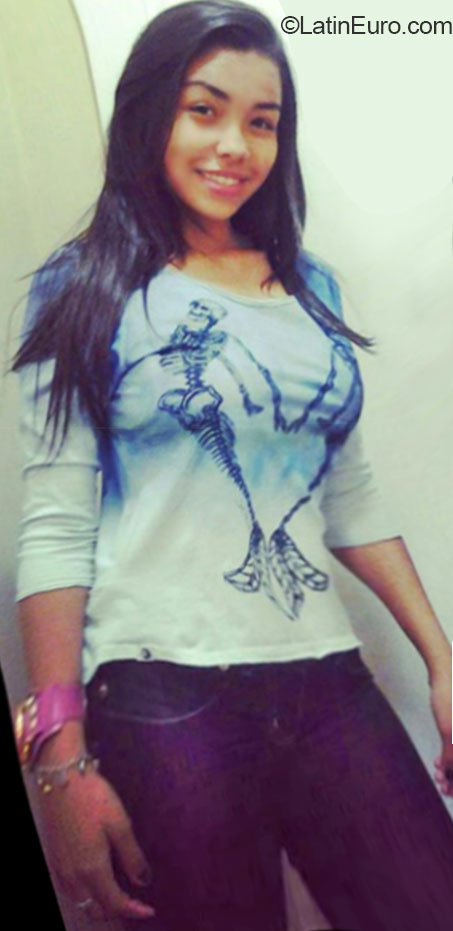 Date this good-looking Brazil girl Isabella from Santos BR9087