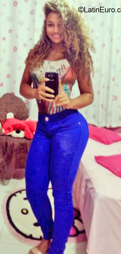 Date this charming Brazil girl Loise from Rio De Janeiro BR9088