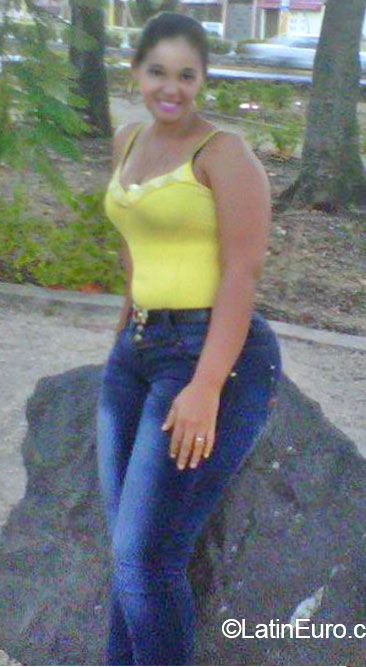 Date this good-looking Dominican Republic girl Cesariana from Santo Domingo DO21759