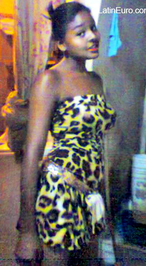Date this good-looking Dominican Republic girl Ana from Santo Domingo DO20492