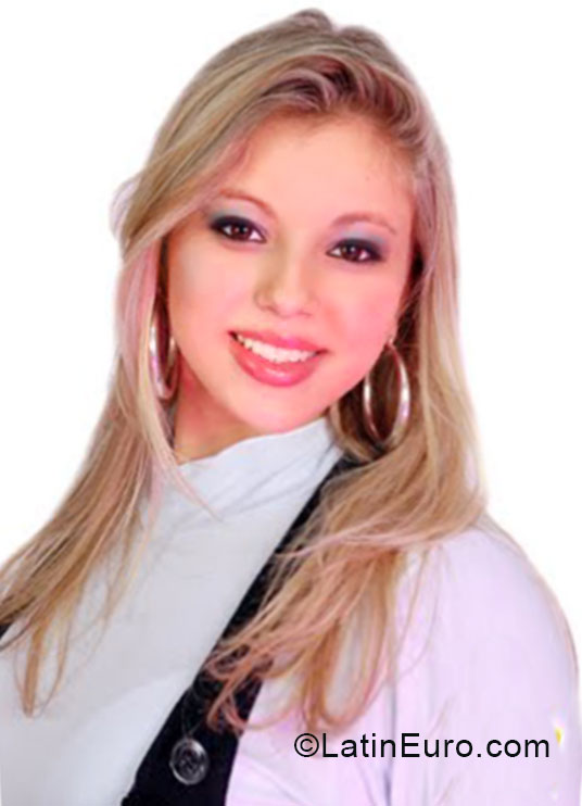 Date this gorgeous Brazil girl Indaia from Brasilia BR9109