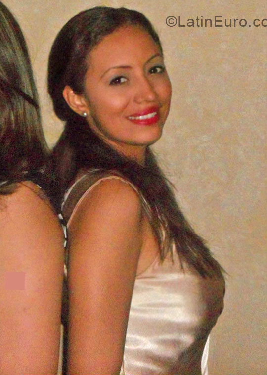 Date this good-looking Panama girl Heylin from Panama City PA483