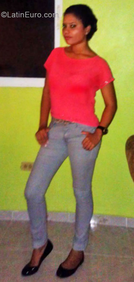 Date this sultry Dominican Republic girl Ginna from Santiago DO20569