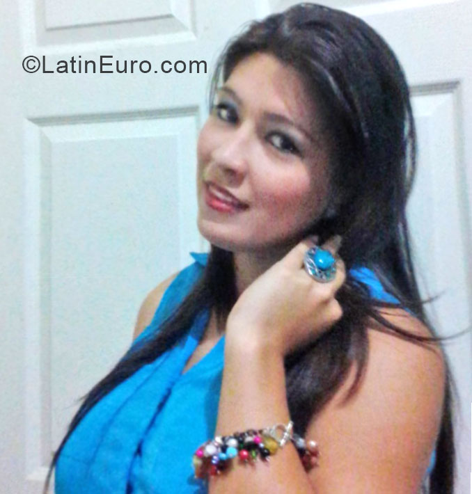 Date this gorgeous Honduras girl Silvia Fuentes from Tegucigalpa HN1302