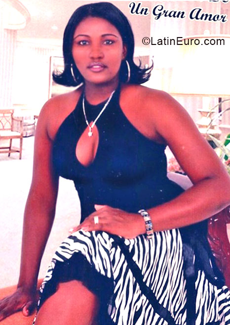 Date this voluptuous Dominican Republic girl Yenny from San Pedro De Macoris DO20589