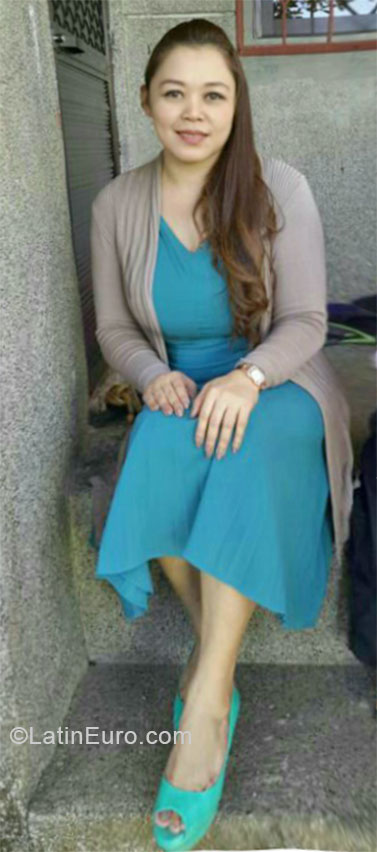Date this attractive Philippines girl Eleen from Manila PH732