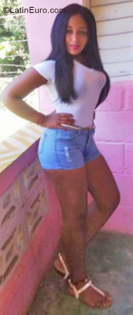 Date this georgeous Dominican Republic girl Estrella from Santiago DO34136