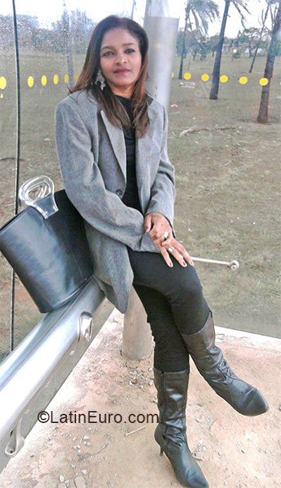 Date this pretty Brazil girl Waldetie from Brasilia BR9123