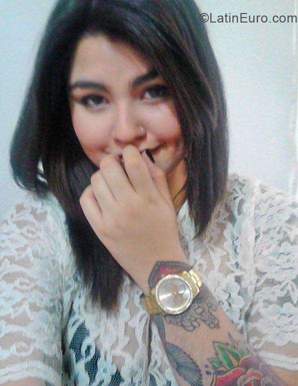 Date this foxy Colombia girl Daniela from Pereira CO16588