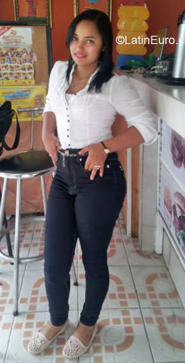 Date this stunning Dominican Republic girl Ensly from Santiago DO20727