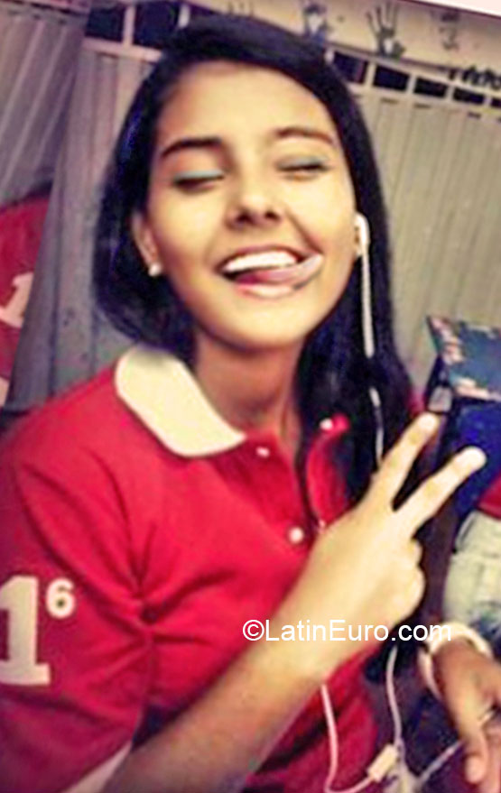 Date this funny Colombia girl Viviana from Bucaramanga CO16625