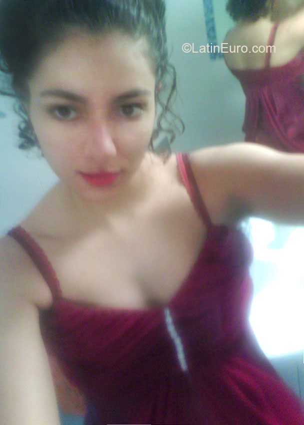 Date this voluptuous Italy girl Amanda from Rome IT237