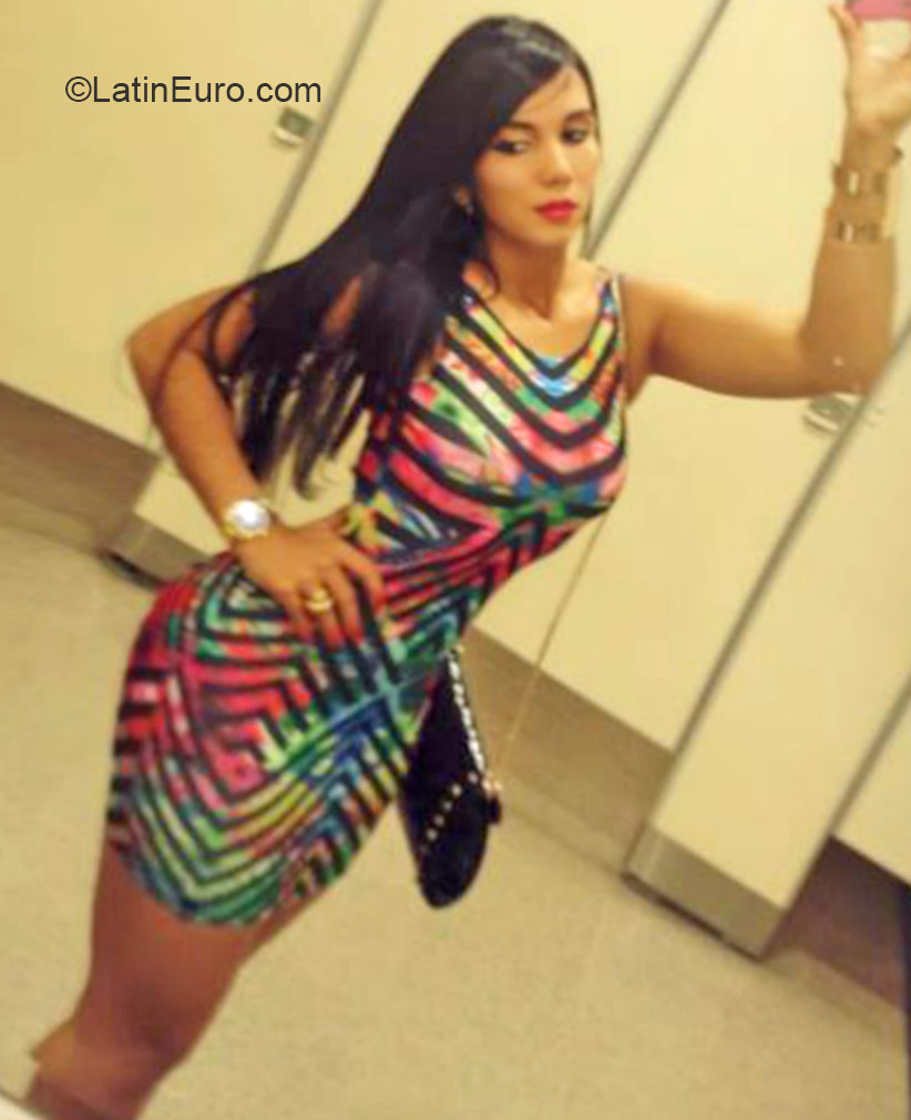 Date this georgeous Dominican Republic girl Isa from Santo Domingo DO20825