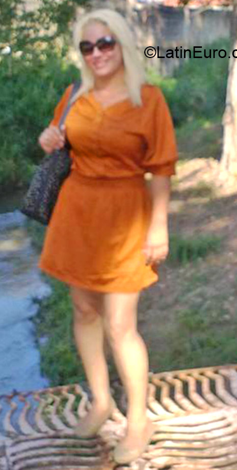 Date this hot Venezuela girl Marlyn from Caracas VE354