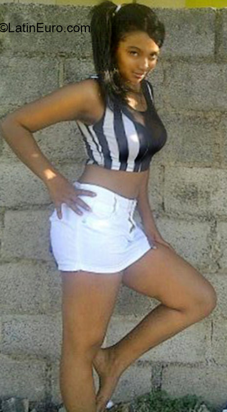Date this delightful Dominican Republic girl Elisandra from Santo Domingo DO20875