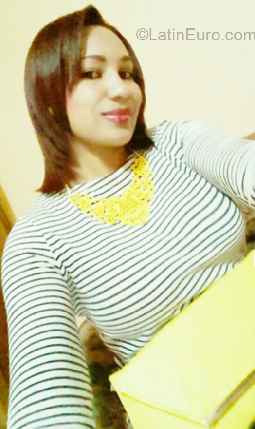 Date this pretty Honduras girl Alina from La Ceiba HN1393